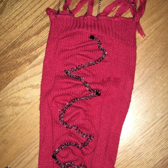 Ruched Chain Red Scarf and Hat - Picture 2 of 3